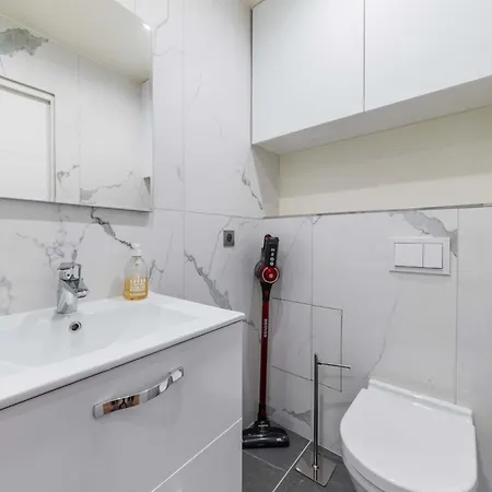 Studio Refait A Neuf Metro Pereire 17 - 2p * Parigi