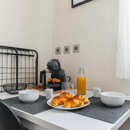 Studio Refait A Neuf Metro Pereire 17 - 2p * Parigi